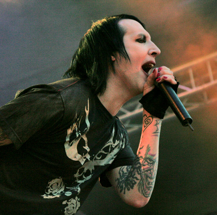 Manson performing in Romania, July 1, 2007. In full view is the new twisted 